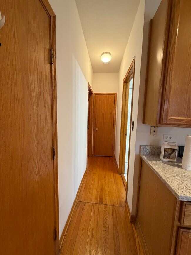 Building Photo - 628 W Patterson Ave