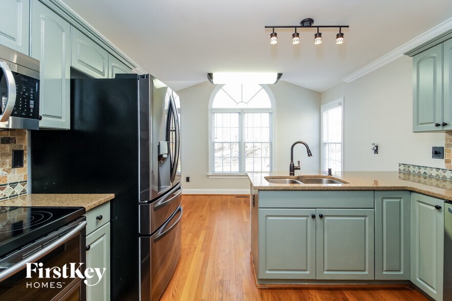 Building Photo - 909 Woodview Ridge Trail