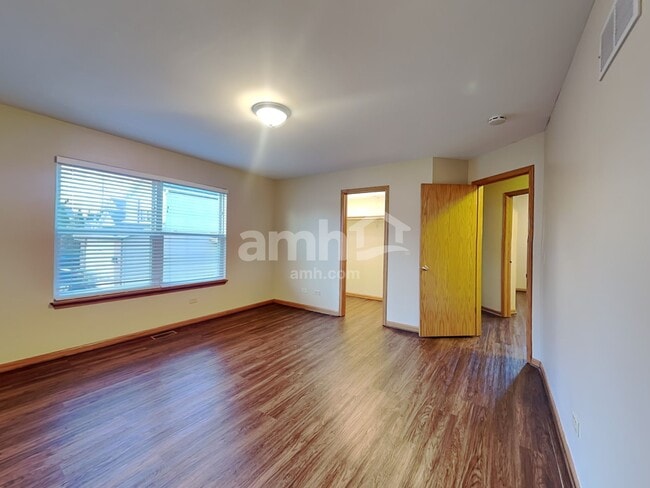 Building Photo - 1910 Prairie Ridge Dr