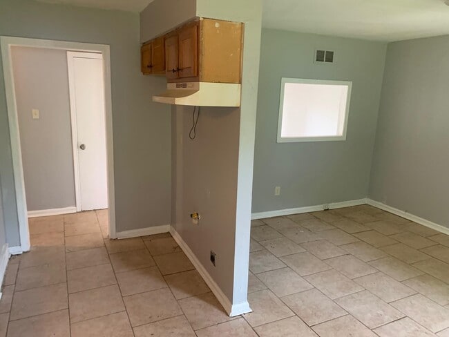 Building Photo - 1040 Canary Ln