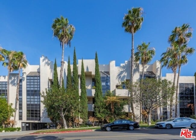 Building Photo - 11636 Montana Ave