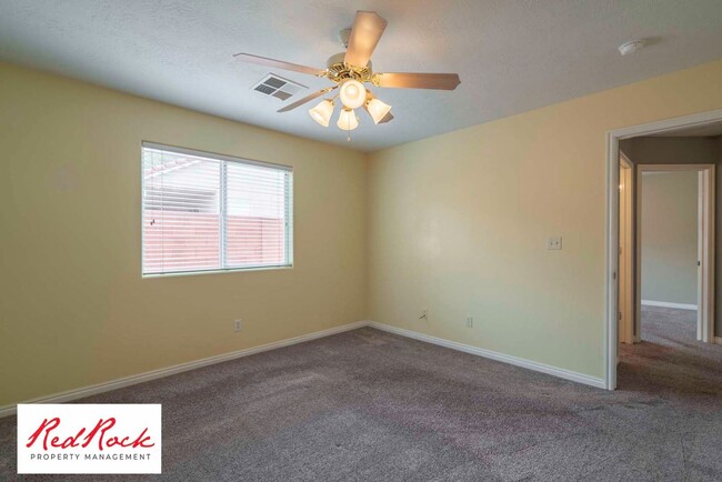 Building Photo - Dog Friendly - 3 Bedroom, 2 Bathroom Prope...