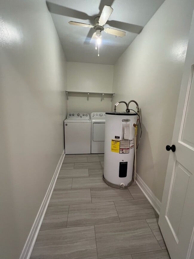 Building Photo - ***PROMOTION $100 OFF FIRST MONTHS RENT***...