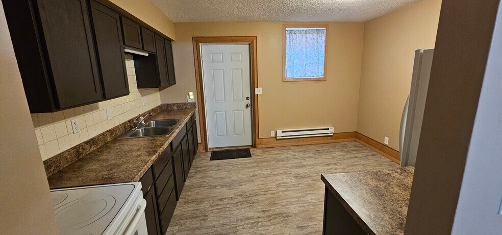 Eat-in kitchen - 1205 Pattee St