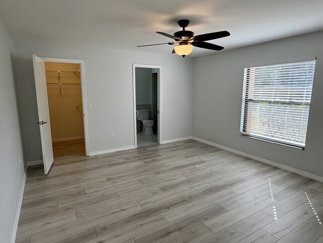 Building Photo - 8434 Cypress Lake Cir