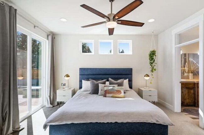 Building Photo - Beautiful Mid-Century Modern Home with lot...
