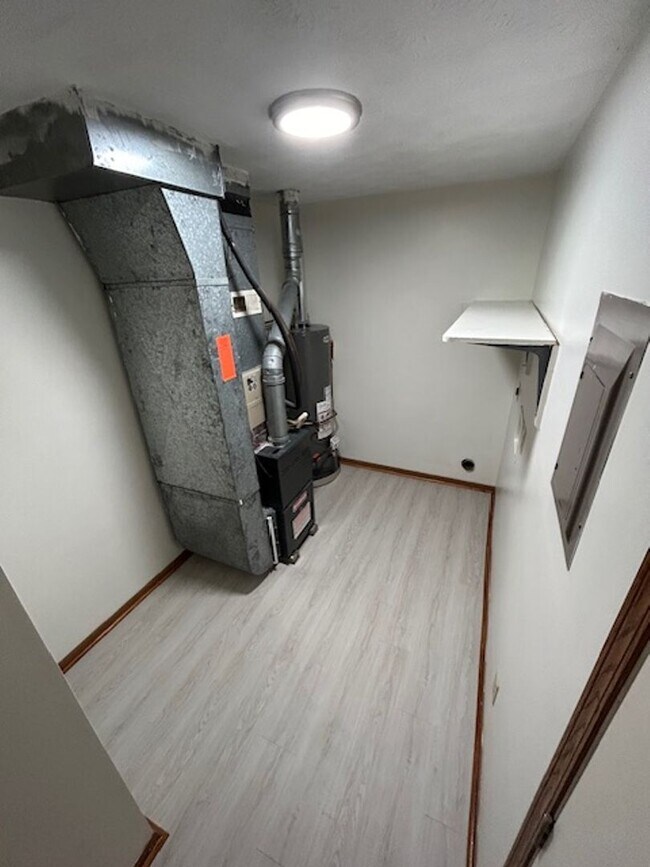 Building Photo - Updated Ranch with 2 Bedrooms, 1 Bath, and 1-Car Attached Garage in Troy, Ohio - Your Perfect Hom...