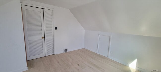 Building Photo - 3553 Sherwood Ave