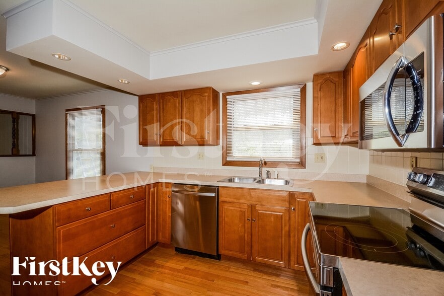 Building Photo - 3217 Yale Blvd