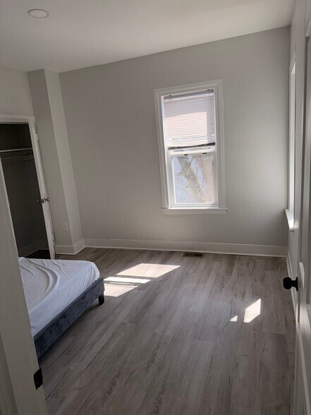 Building Photo - 328 Pattison St