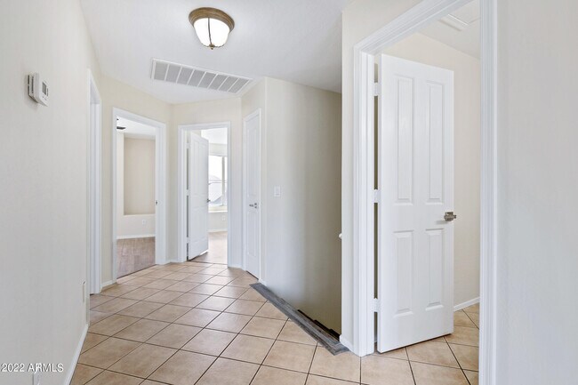 Building Photo - 5976 W Audrey Ln