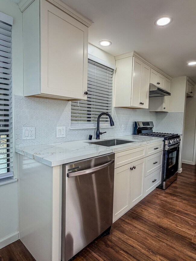 Building Photo - 801-803 N M Street