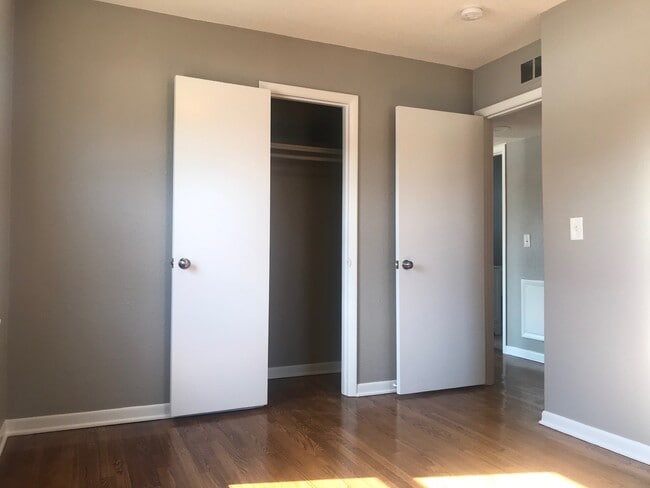 Building Photo - 1244 Pershing Dr