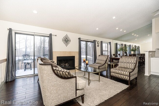 Building Photo - 7086 Danbrooke Ct