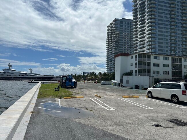 Building Photo - 4500 N Flagler Dr