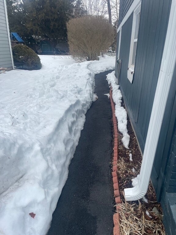 Building Photo - 8 Rock Cliff Rd