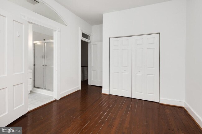 Building Photo - 1322 35th St NW