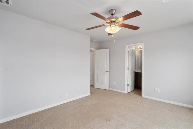 Building Photo - 207 Wainscot Oak Wy