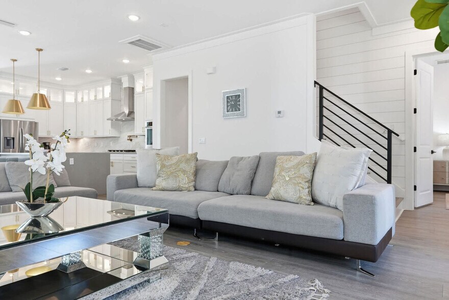 Building Photo - 120 Dune Dr