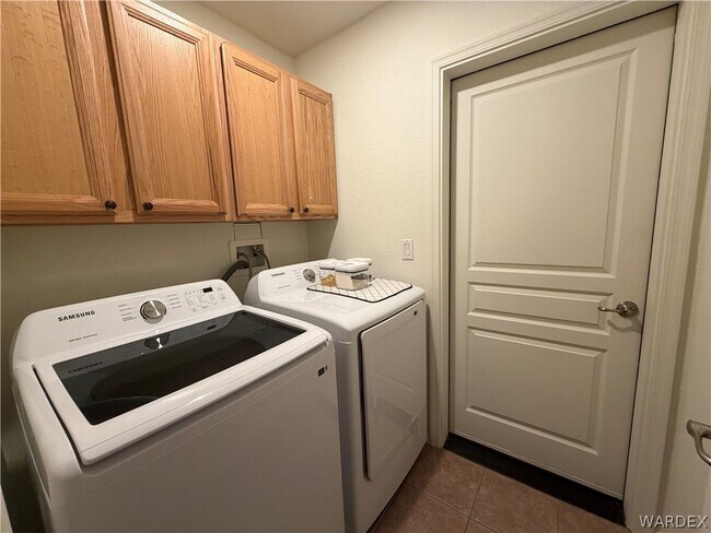 Building Photo - 2416 N Ridge Ave