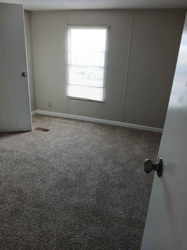 Building Photo - Mobile Home For Sale