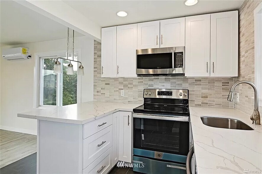 Building Photo - 3716 S Roxbury St