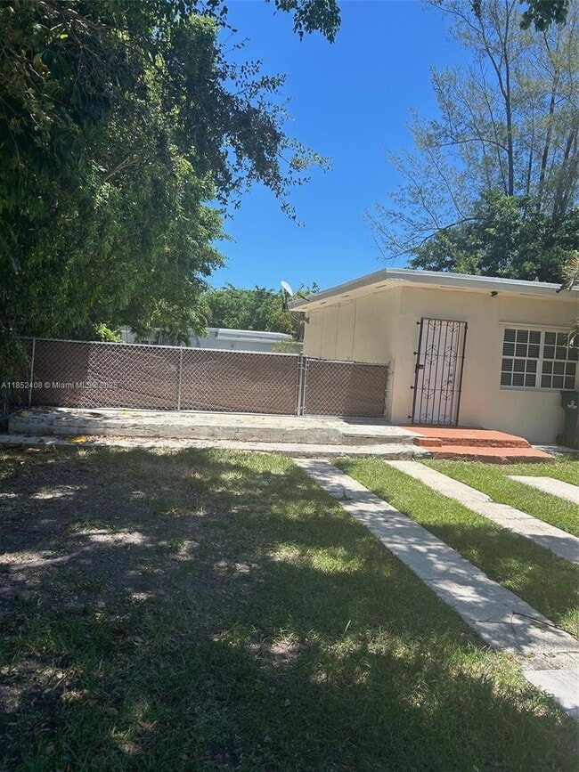 Building Photo - 5321 SW 67th Ave