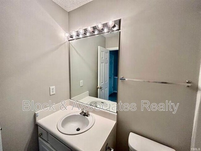 Building Photo - 412 Canyon Lake Cir
