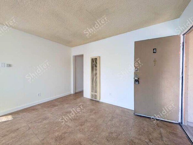 Building Photo - Upstairs 2 Bedroom 1 Bath with Massive Walk In Closet, Covered Gated Parking