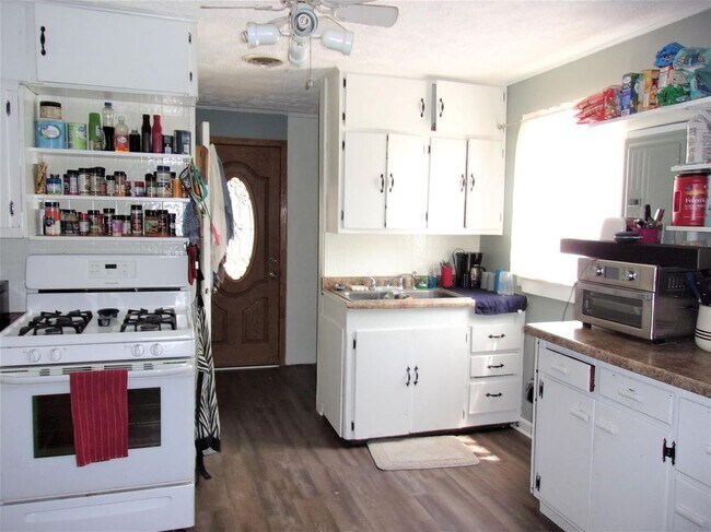 Building Photo - 5925 E 200 N