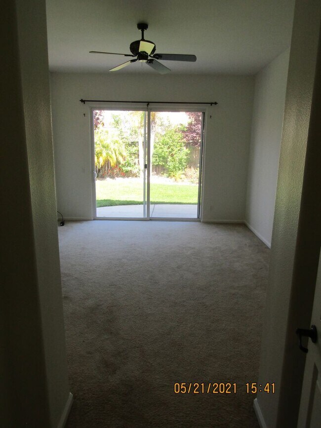 Building Photo - Centrally Located Single Story Home in Traditions