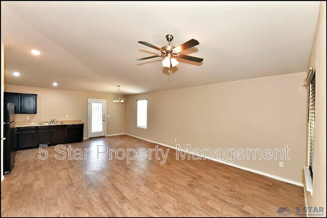 Building Photo - 916 Villa Seca Dr