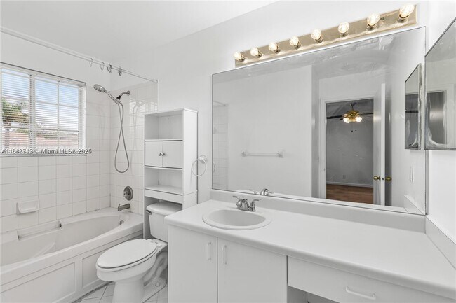 Building Photo - 1162 SW 44th Ave