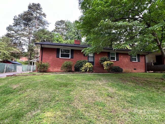 Primary Photo - 317 Cedar St