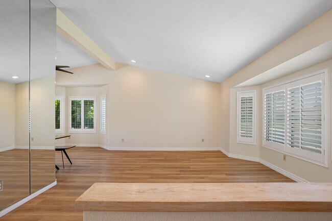Building Photo - 44210 Mariposa Ct