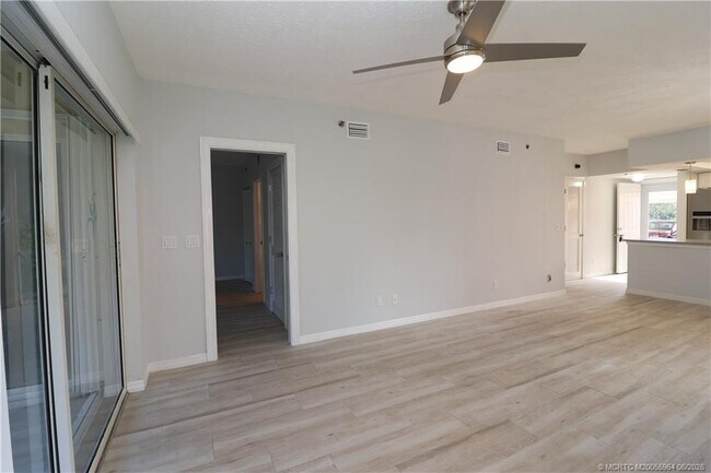 Building Photo - 2950 SE Ocean Blvd