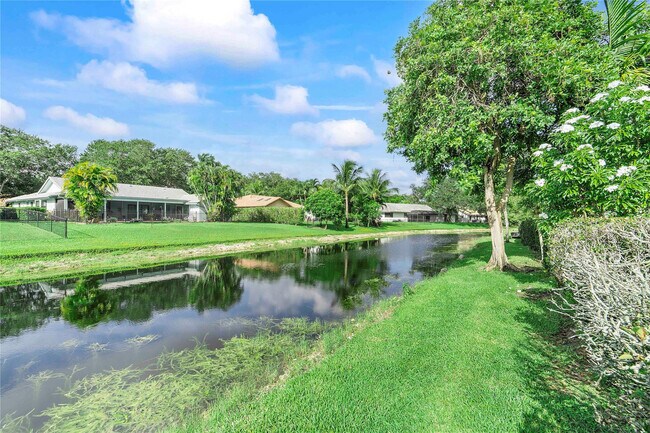 Building Photo - 10856 Cypress Glen Dr