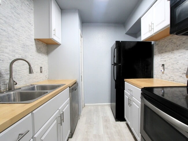 Building Photo - 260 El Dorado Blvd