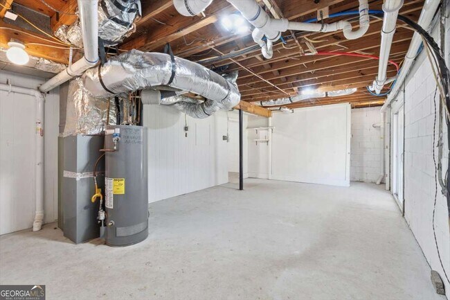 Building Photo - 2815 Carolyn Dr