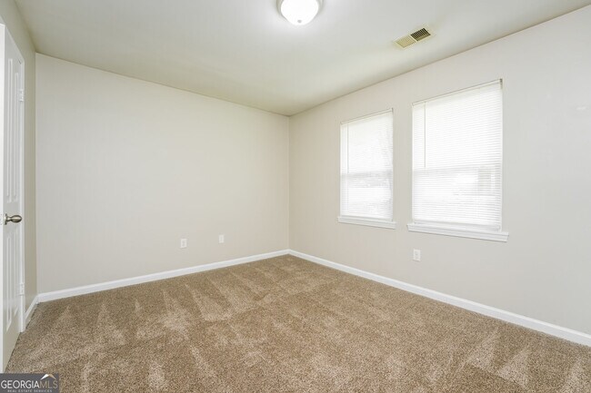 Building Photo - 250 N Bluff Rd