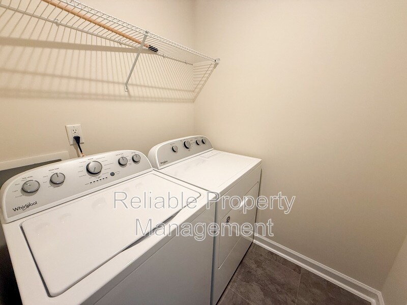 Building Photo - 261 White Oak Ridge Dr