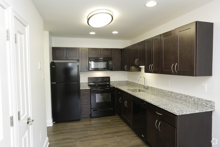 Kitchen - Regency Woods