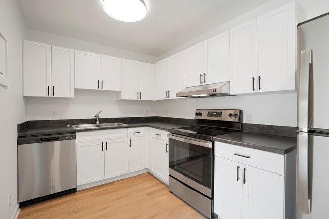 Building Photo - Tantra Lake