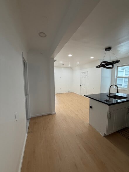 Building Photo - 197 S 11th St