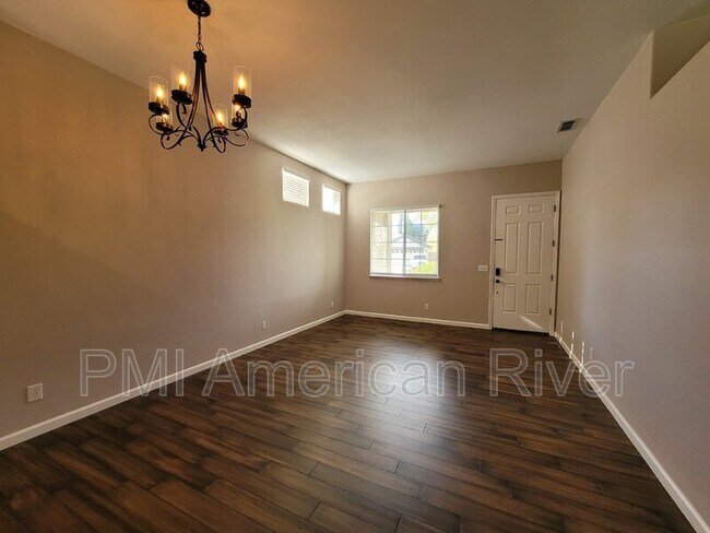 Building Photo - 1105 Brookline Cir