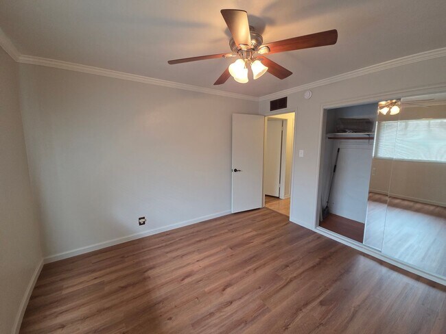 Building Photo - Well Maintained - 2 bedroom home in great area.