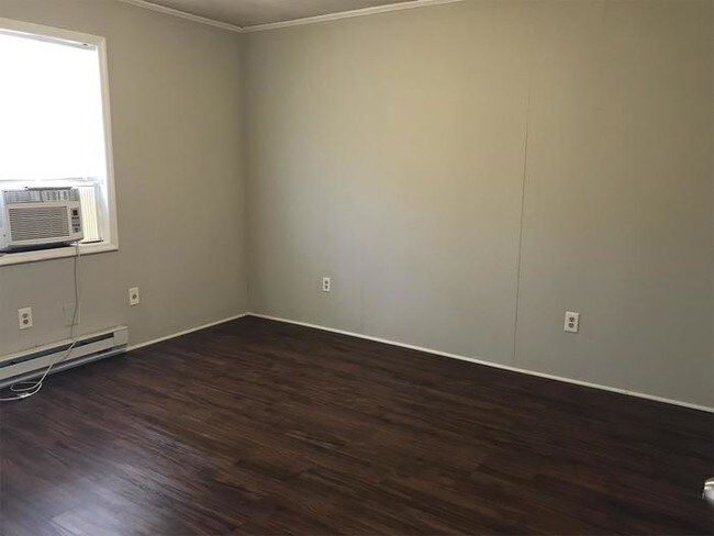 Building Photo - 516 E Charles St