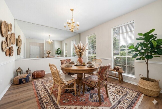 Building Photo - 7902 Feather Springs Dr