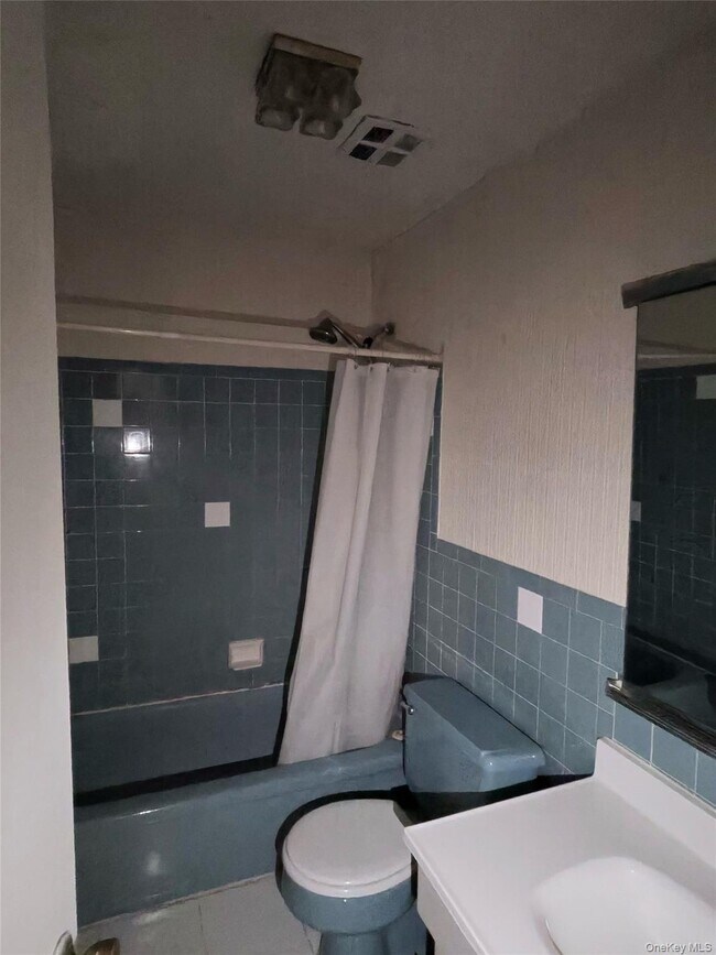 Building Photo - 285 Sneden Pl W