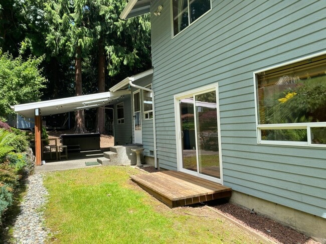 Building Photo - 3 bedroom 2.5 bathroom Home in Lake Steven...